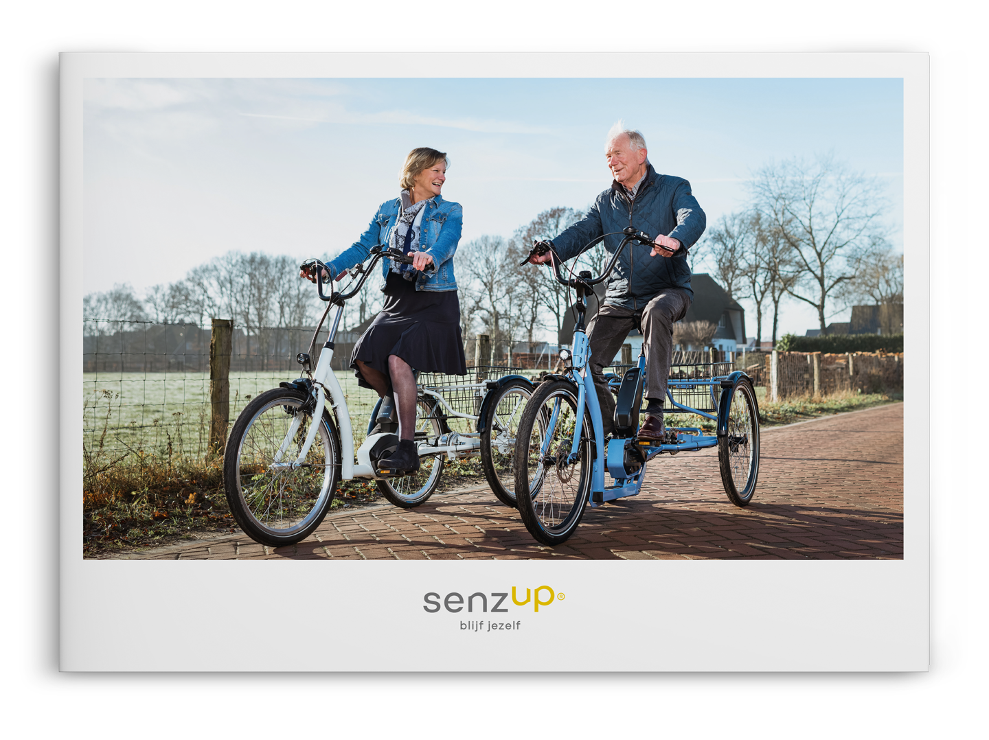 Cover van Senzup magazine met 2 mensen op een driewielfiets