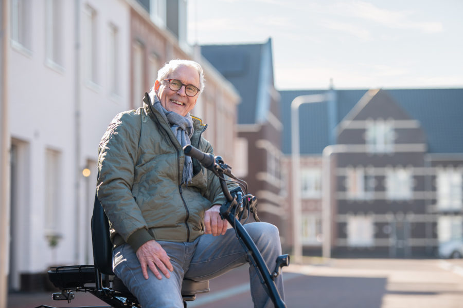 Henk blijft veilig fietsen met zijn driewielfiets van Senzup