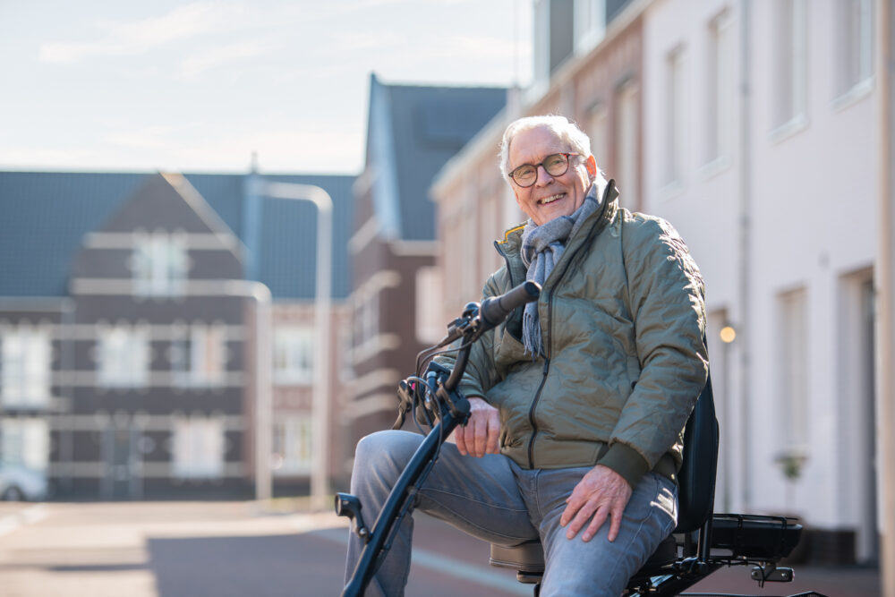 Henk blijft veilig fietsen met zijn driewielfiets van Senzup